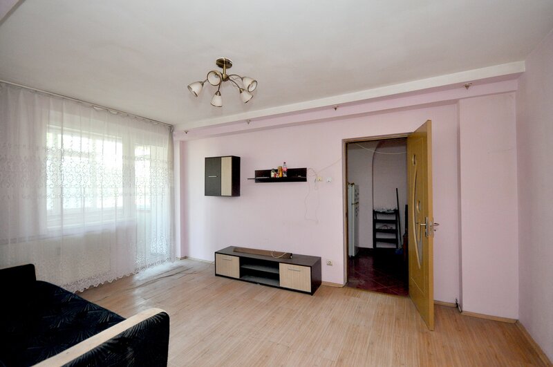 Stefan cel Mare, zona Lizeanu Obor, etaj 1 din 8, bloc anvelopat