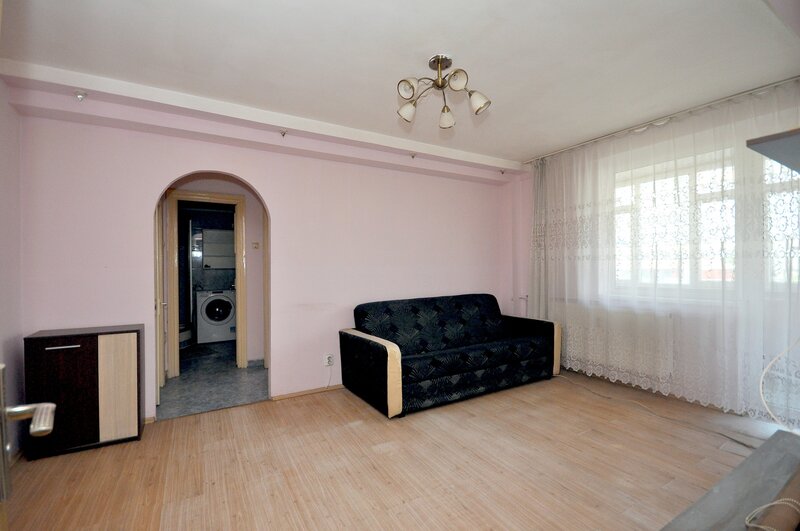 Stefan cel Mare, zona Lizeanu Obor, etaj 1 din 8, bloc anvelopat