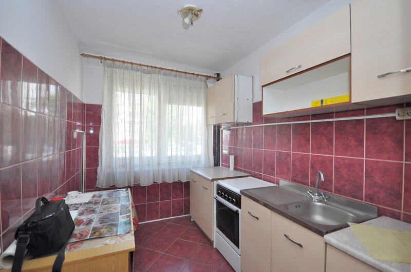 Stefan cel Mare, zona Lizeanu Obor, etaj 1 din 8, bloc anvelopat